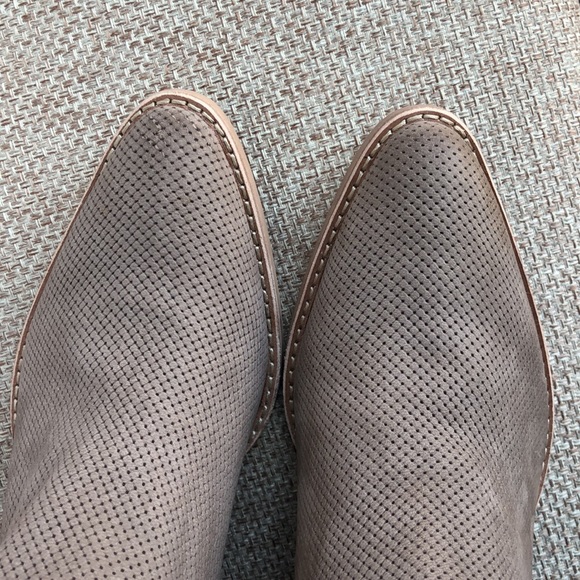 NWT taupe ankle boot with zipper - Picture 4 of 8